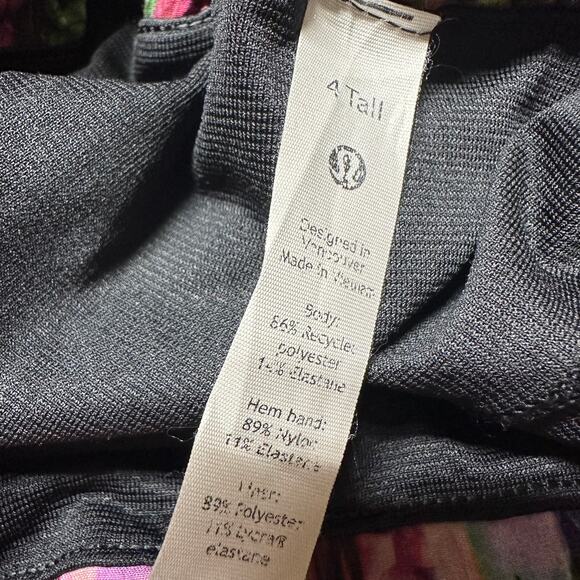 Lululemon Hotty Hot Low Rise Short 4" Hyper Flow Pink Multi Black Sz 4 Tall EUC - Picture 4 of 8